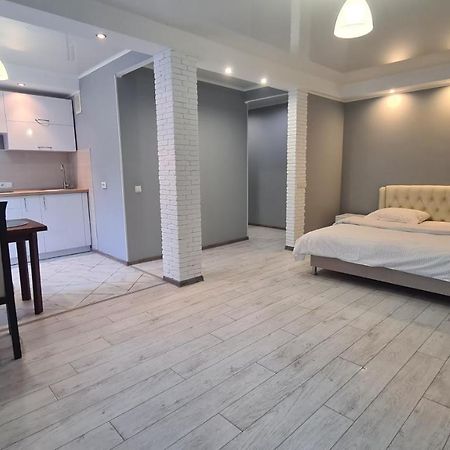 Apartaments On Vulytsia Heroiv Ato 32 Krivoy Rog Exterior foto