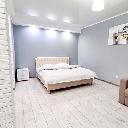 Apartaments On Vulytsia Heroiv Ato 32 Krivoy Rog Exterior foto