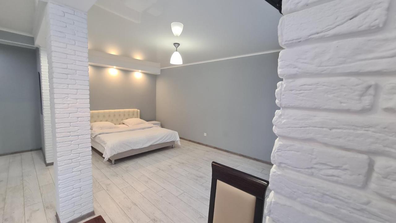 Apartaments On Vulytsia Heroiv Ato 32 Krivoy Rog Exterior foto
