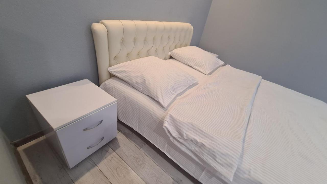 Apartaments On Vulytsia Heroiv Ato 32 Krivoy Rog Exterior foto