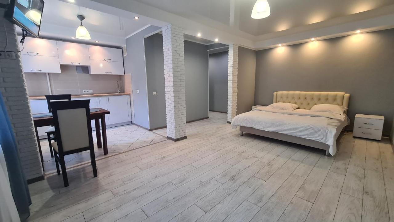 Apartaments On Vulytsia Heroiv Ato 32 Krivoy Rog Exterior foto