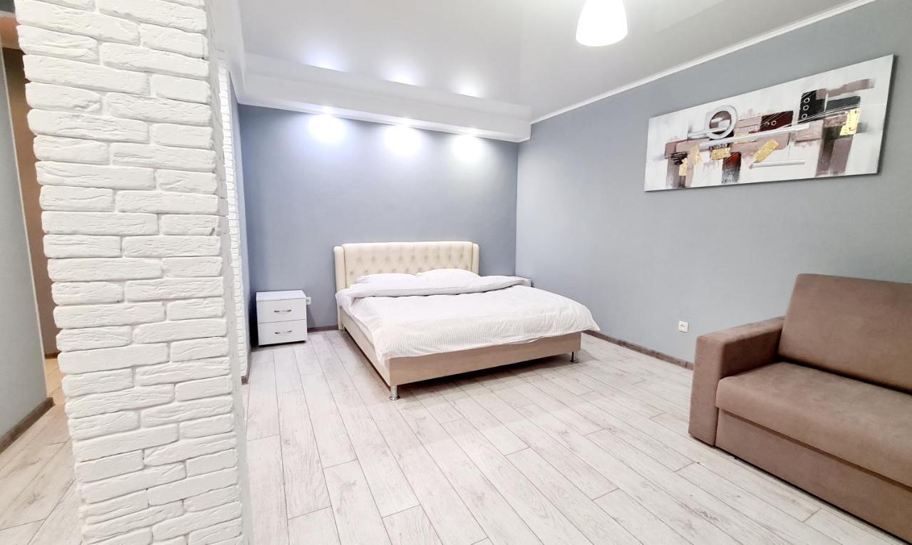 Apartaments On Vulytsia Heroiv Ato 32 Krivoy Rog Exterior foto
